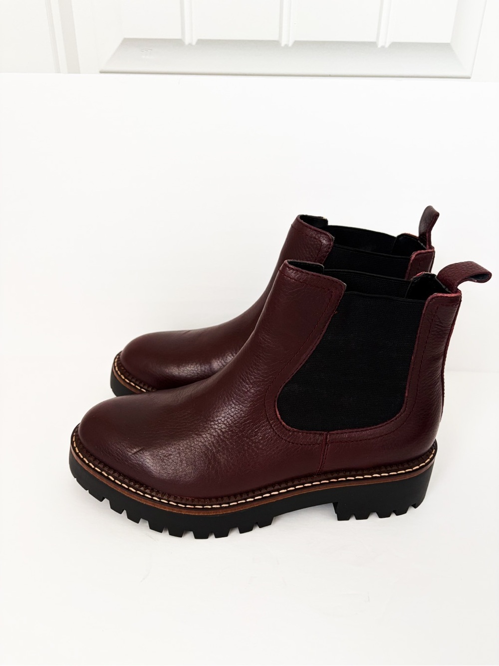 Caslon Miller Water Resistant Chelsea Boots in Burgundy Leather Size 5.5 NWOB